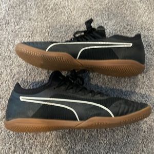 Puma indoor soccer shoes size 7